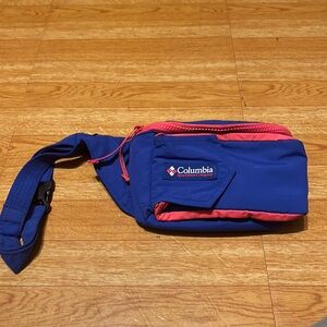 Brand-new Columbia cross body vintage 80s style